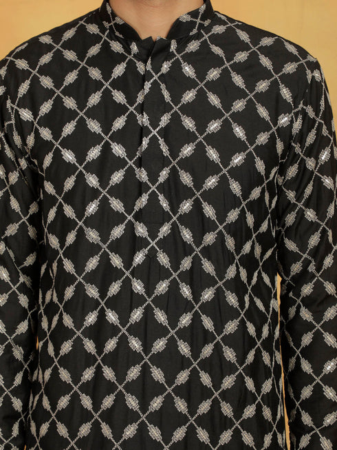 Vastramay Men's Black And Cream Cotton Blend Kurta And Pyjama Set